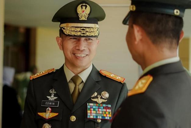 Profil Danpaspampres Mayjen Edwin Adrian Sumantha