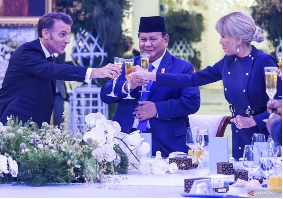 Komen Ketika Presiden Prabowo Bersulang untuk Macron dan Istrinya: Vive la France, Vive la Indonesia!