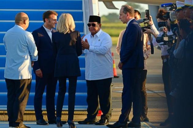 Prabowo Antar Langsung Keberangkatan Macron ke Singapura