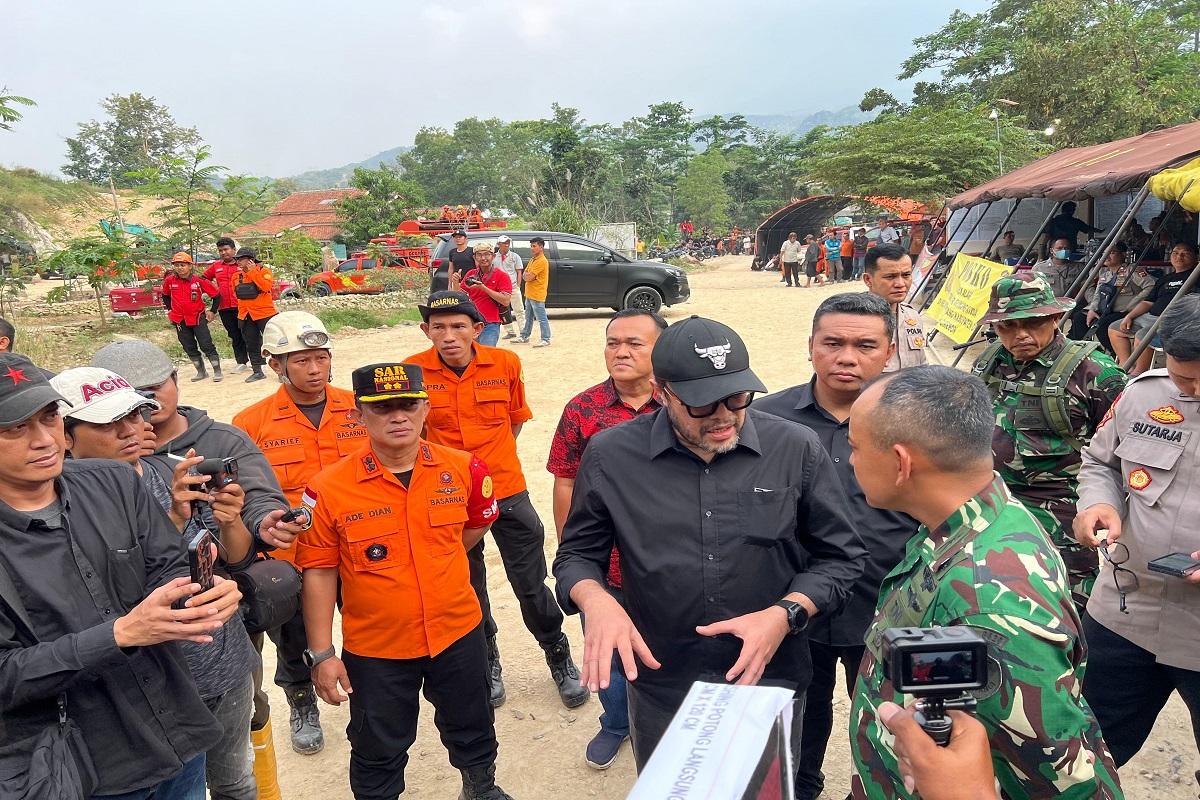 3 Korban Longsor Tambang Batu di Gunung Kuda Cirebon Dibawa ke RSUD Arjawinangun
