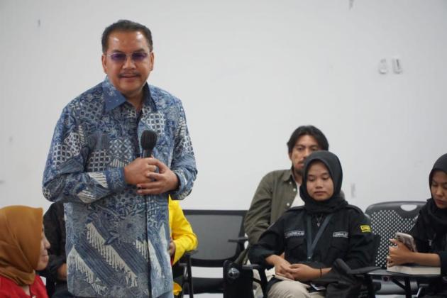 ChatGPT Nilai  Denny JA sebagai Tokoh Highly Gifted dengan IQ 145–155