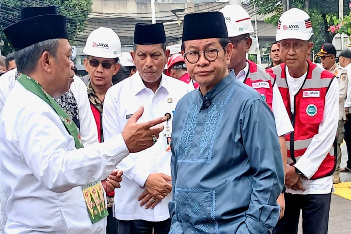 Viral Kabel Semrawut di JPO MT Haryono, Begini Respons Pramono
