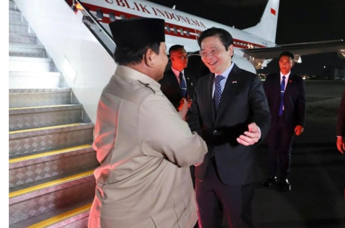 Presiden Prabowo Tiba di Singapura Disambut Langsung PM Lawrence Wong