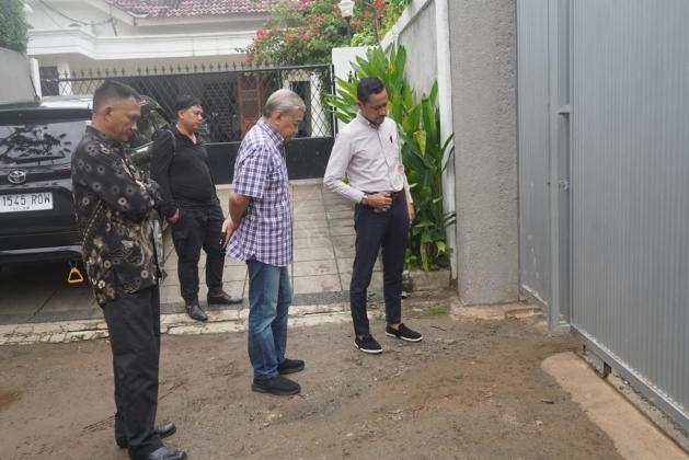 Heboh! Hayono Isman dan Pengacaranya Ngamuk Depan Rumah Djan Faridz, Teriak Minta Masuk