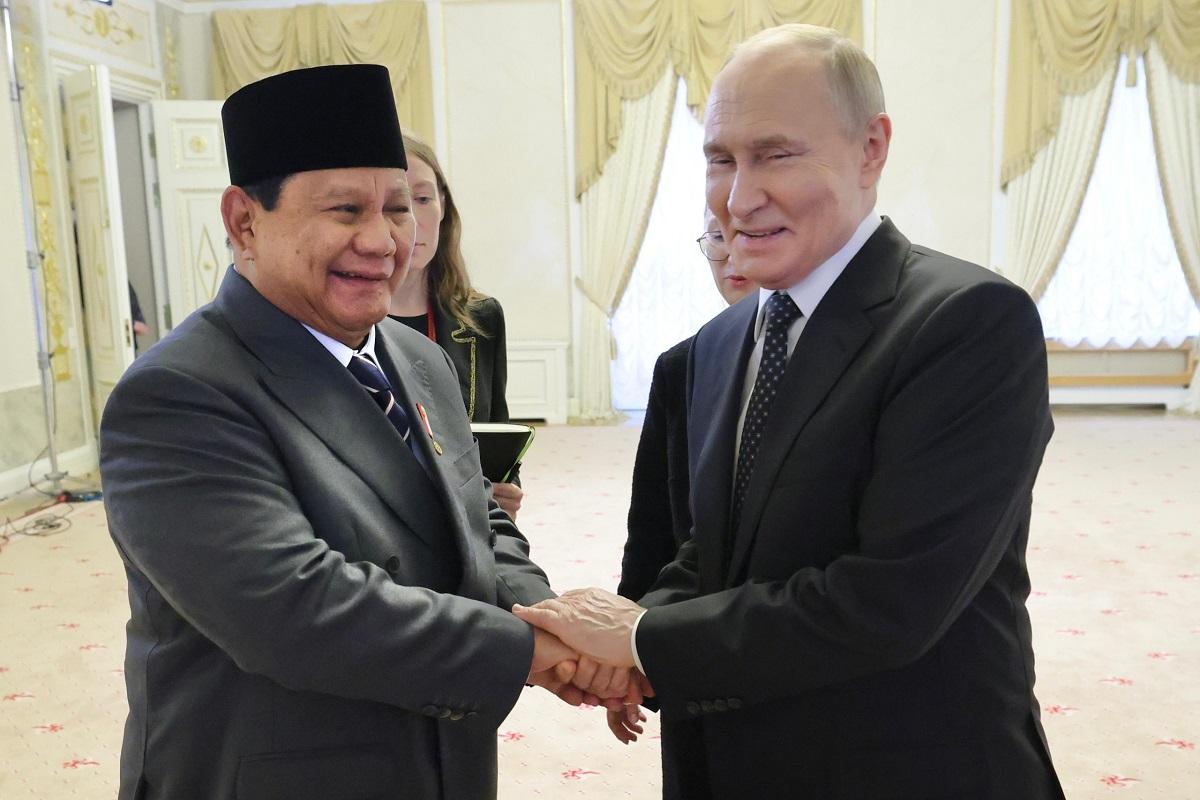 Momen Akrab Prabowo–Putin: Saling Tukar Cinderamata Simbol Persahabatan Erat Indonesia–Rusia
