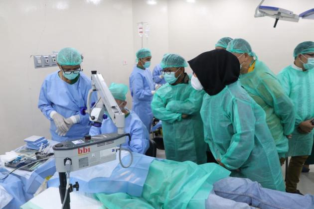 Hari Bhayangkara, 150 Masyarakat Tangerang Ikuti Operasi Mata Katarak Gratis di RSUP Dr Sitanala