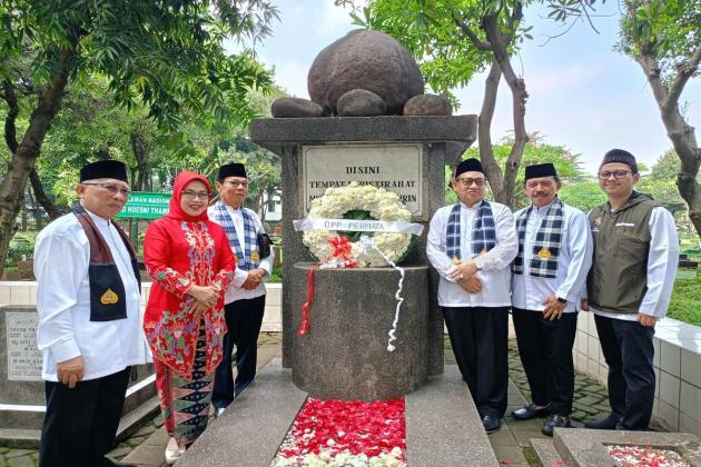 Permata MHT Gelar Ziarah ke Makam Mohammad Husni Thamrin di TPU Karet Bivak