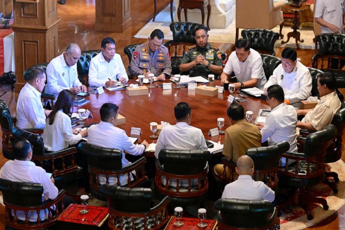 Presiden Kumpulkan Menteri di Hambalang, Prabowo Bahas Kondisi Global