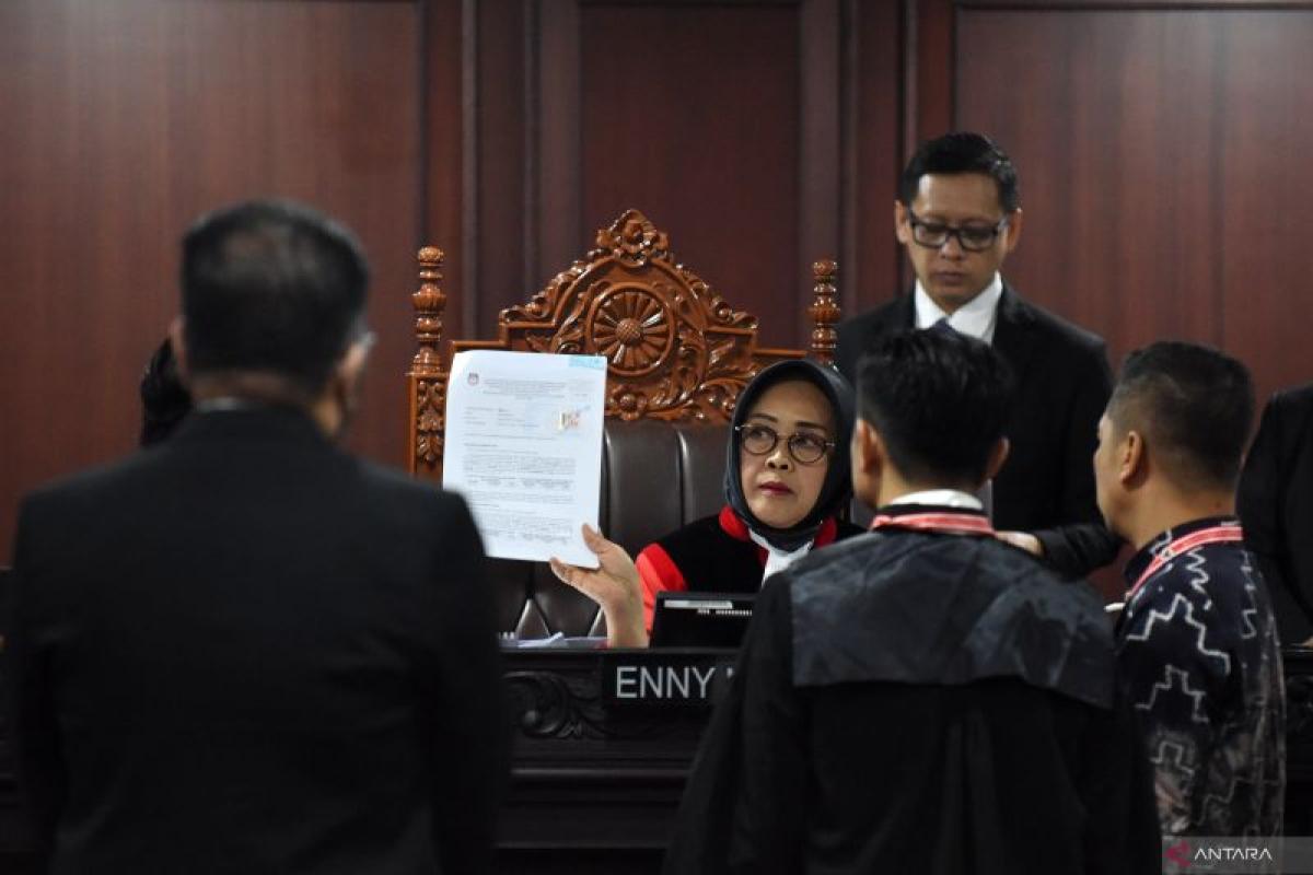 Guru di Demak Uji Konstitusi Perpanjang Usia Pensiun Menjadi 65 Tahun