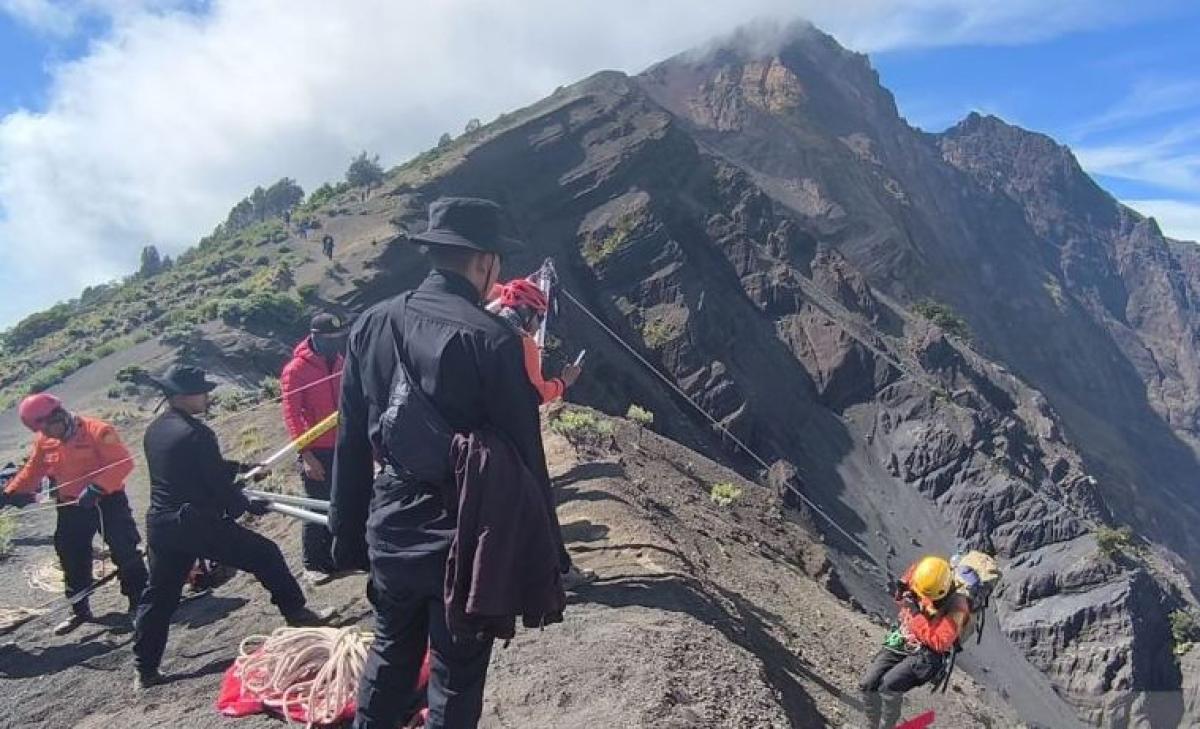 Pendaki Asal Brazil Terjatuh di Gunung Rinjani Ditemukan Meninggal  