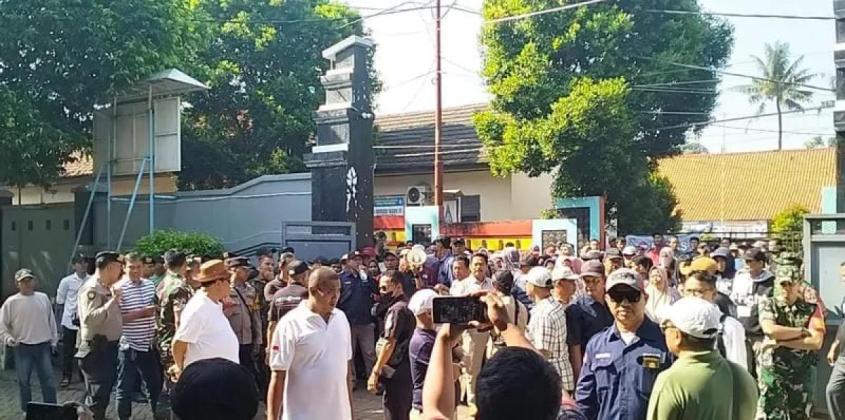 Nyaris Rusuh! SMAN 3 Kabupaten Tangerang Disatroni Ratusan Warga Gegara SPMB