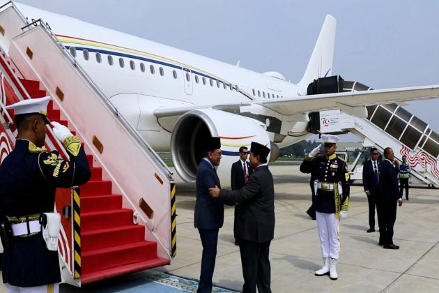 Prabowo Sambut PM Malaysia Anwar Ibrahim dari Halim ke Istana Negara, Lagu Indonesia Raya Berkumandang