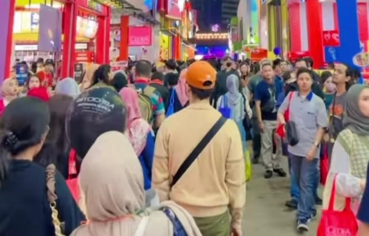 Copet Bergentayangan di JFK 2025, Petugas Keamanan Berpakaian Preman Disebar