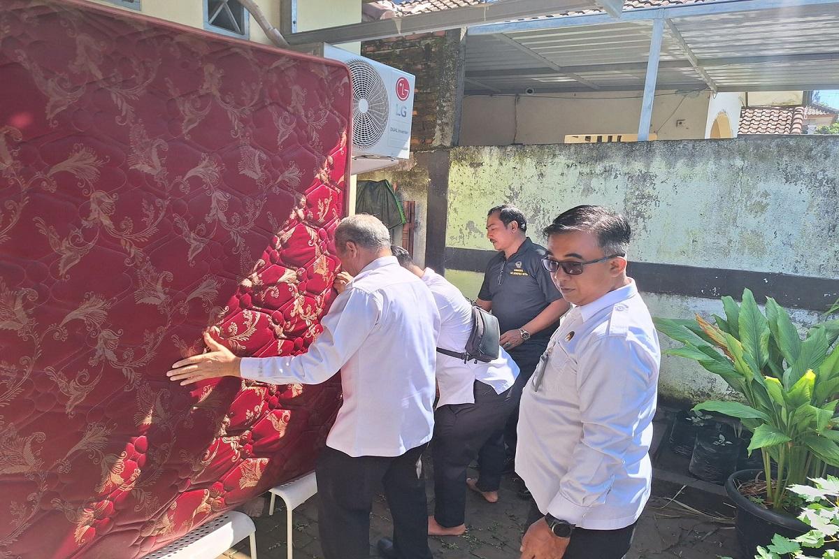 Kanwil Ditjenpas NTB Gelar Baksos untuk Korban Banjir