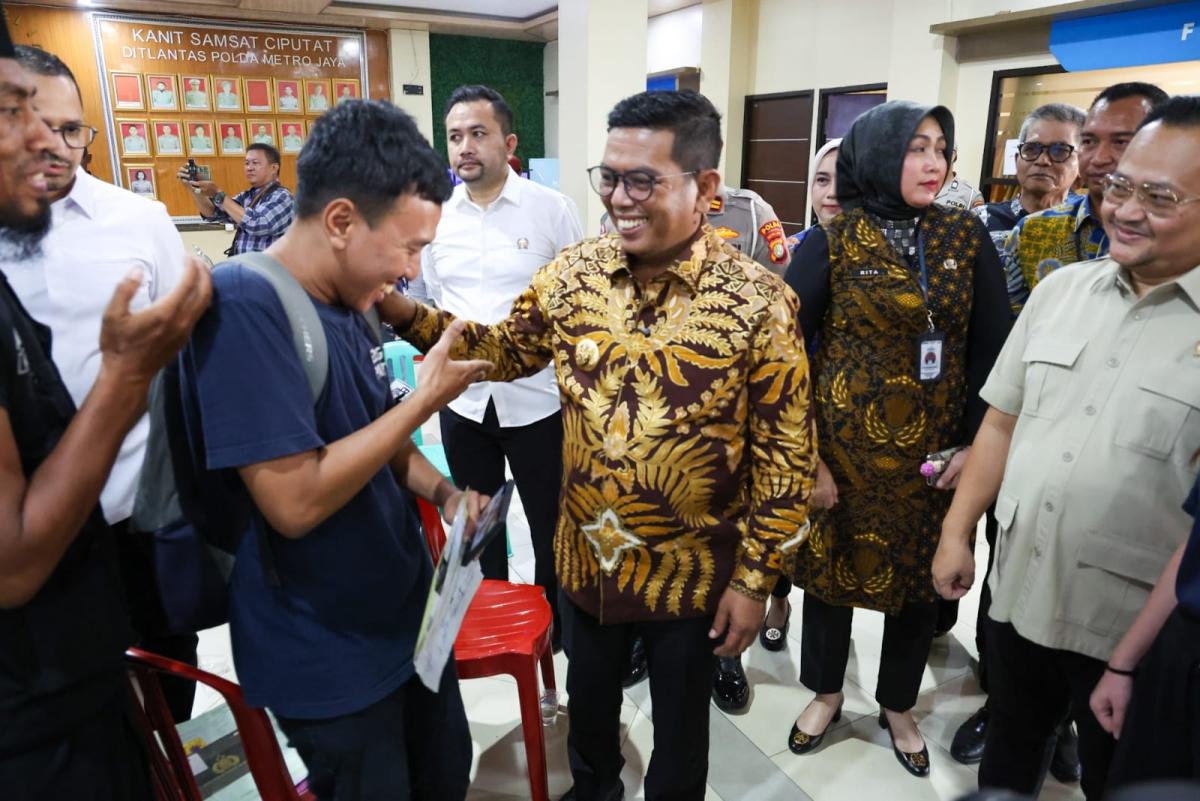 Andra Soni Bebaskan Biaya Mutasi Kendaraan dari Luar Banten