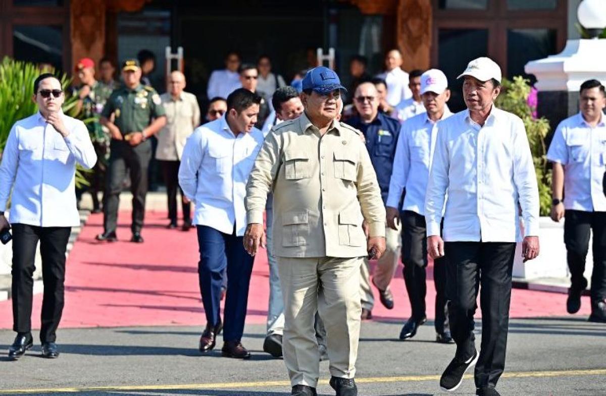 Jokowi Lepas Keberangkatan Prabowo Kembali ke Jakarta