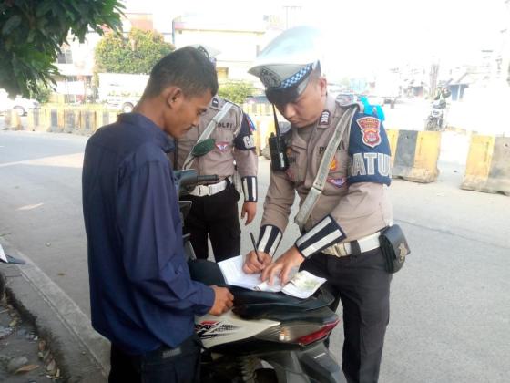 Polresta Tangerang: Banyak Pengendara Tak Gunakan Helm SNI