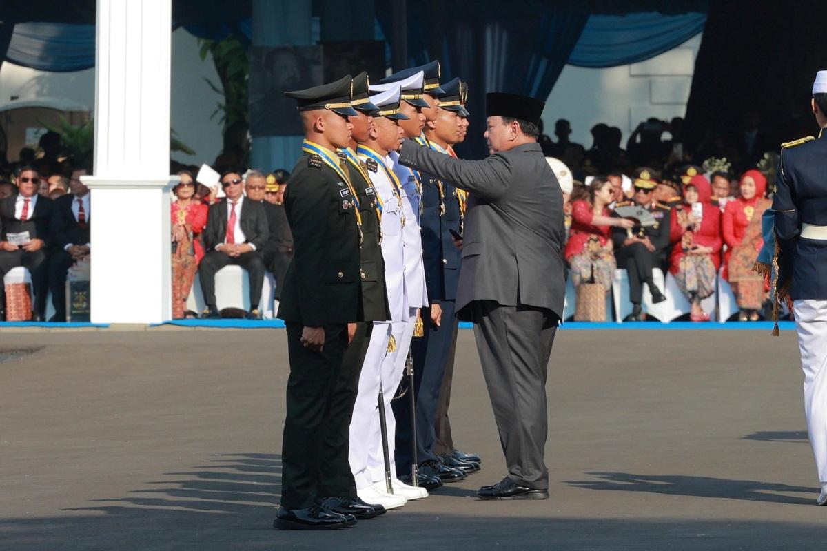 8 Perwira Adhi Makayasa 2025 TNI-Polri, Berdiri Tegap Hadapi Presiden Prabowo di Istana Negara