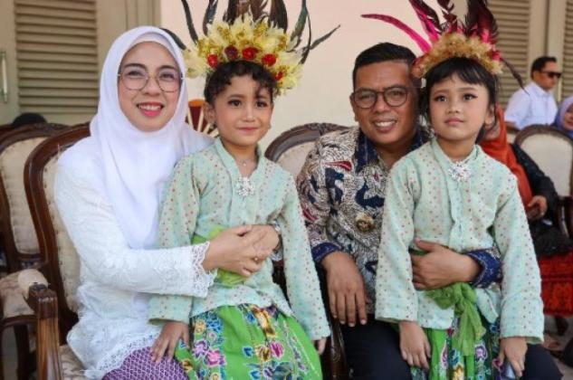 Andra Soni Ajak Perempuan Banten Berkebaya Setiap Hari, Bukan Cuma di Acara Formal
