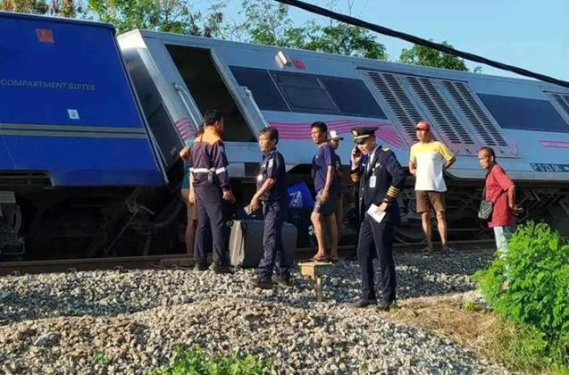 Detik-Detik KA Argo Bromo Anjlok di Cirebon, Jalur Lumpuh Total!