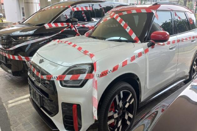 Kejagung Sita Mobil Mewah Terafiliasi Riza Chalid Tanpa Pelat Nomor, Kenapa?