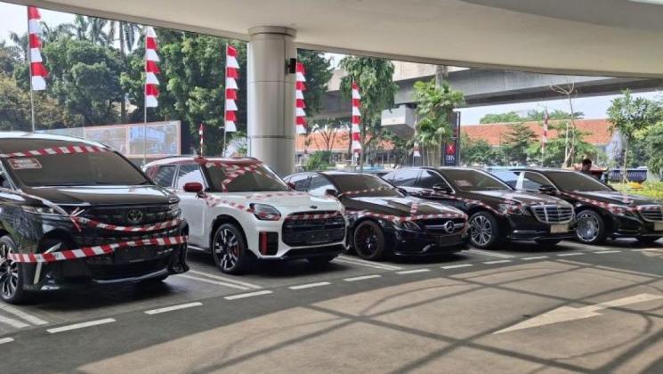 Kejagung Sita Uang Tunai dan Mobil Mewah Milik Riza Chalid