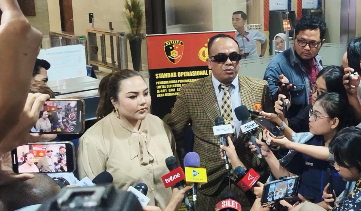 Jalani Tes DNA, Lisa Mariana: Anak Saya Ketinggalan di Mobil