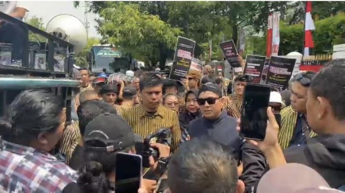 Koalisi Masyarakat dari Tangsel Demo di Depan MA, Tuntut Hakim Bebaskan Kakek 82 Tahun