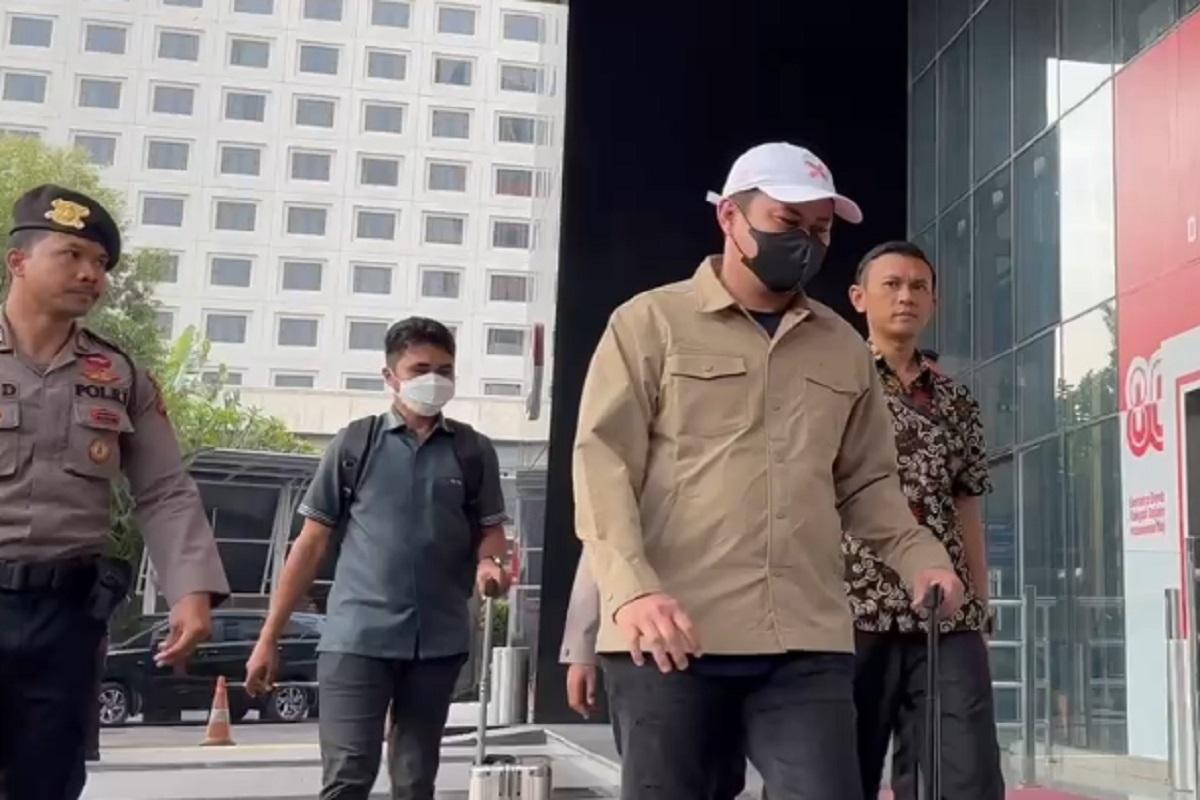 Bupati Kolaka Timur Tiba di Gedung KPK Setelah Ditangkap Usai Hadiri Rakernas Partai NasDem di Makassar