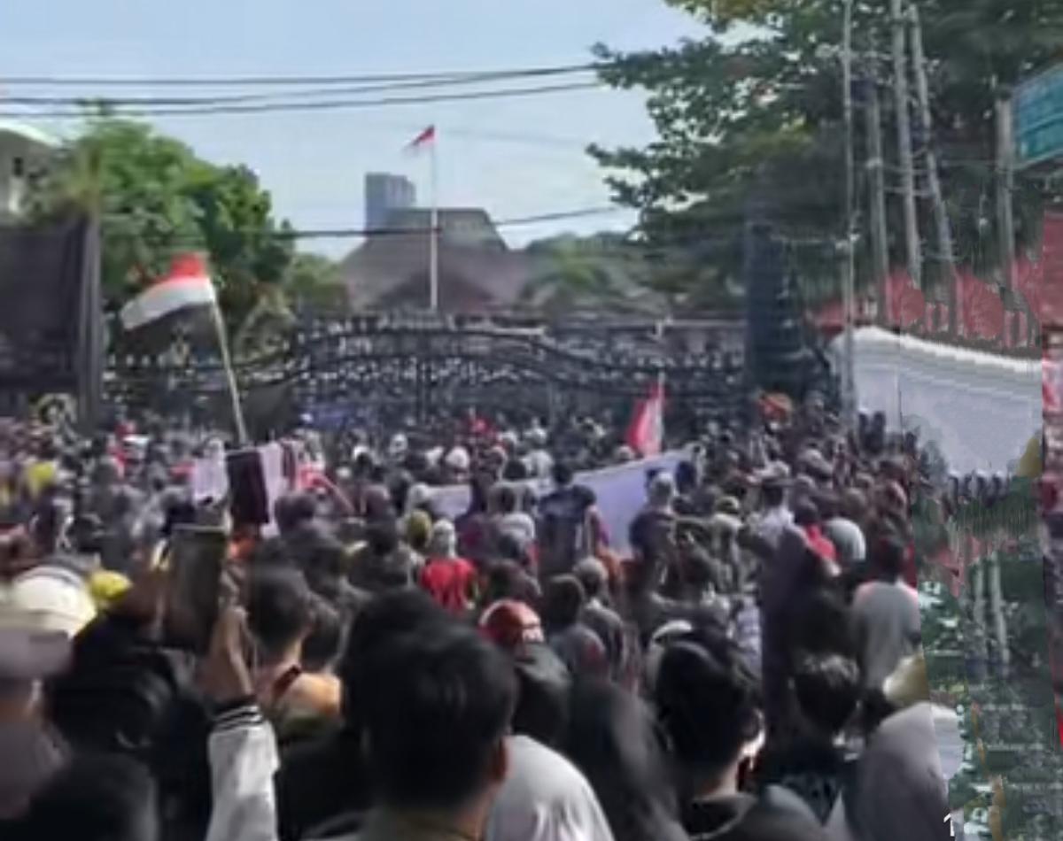 Ribuan Warga Pati Turun Jalan Tuntut Sudewo Mundur dari Jabatan