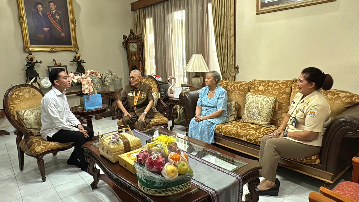 Wapres Gibran Sambangi Try Sutrisno, Bahas Persatuan Bangsa dan Pembangunan Nasional