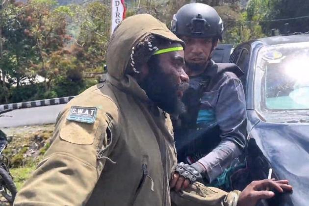 Satgas Damai Cartenz Tangkap Anggota KKB Terlibat Penembakan Brigpol Ronald Enok