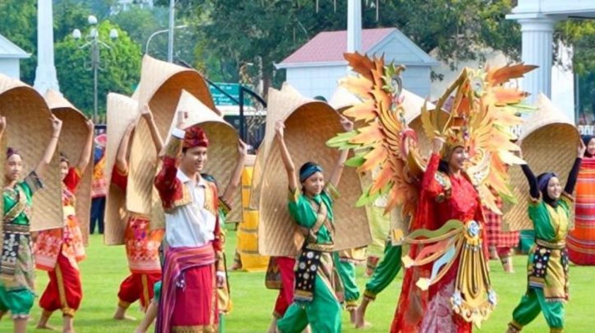 Tarian Kolosal Tembolok Beak Siap Tampil di HUT ke-80 Republik Indonesia di Istana Negara