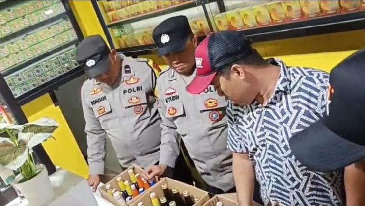 Polsek Cisoka Razia Depot Jamu, 122 Botol Miras Disita