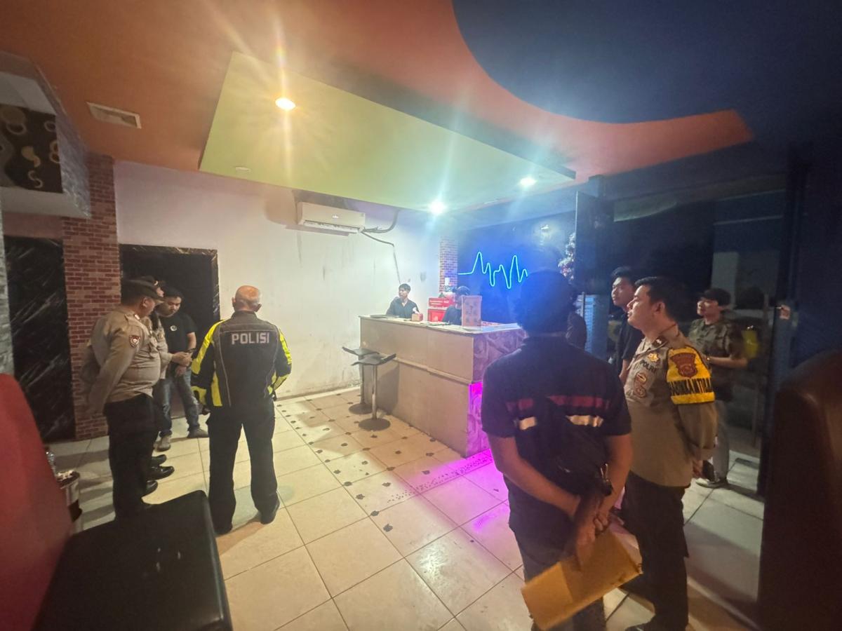 Polisi Tangerang Razia Tempat Karaoke di Balaraja Center 
