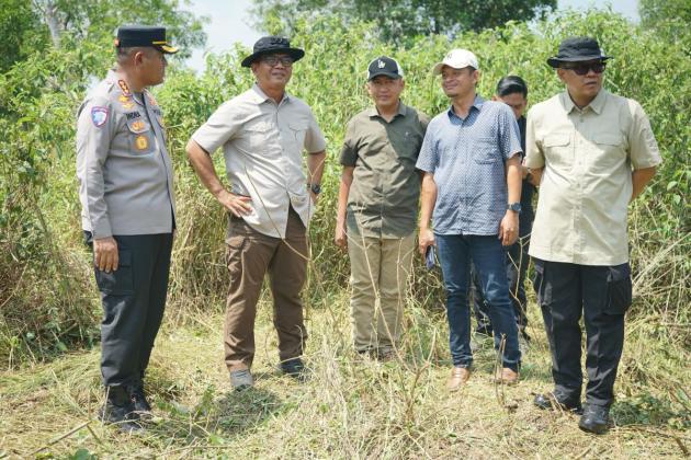 Irjen Pol Suwondo Lakukan Simulasi Alat Land Clearing di Lahan Ketahanan Pangan Tigaraksa