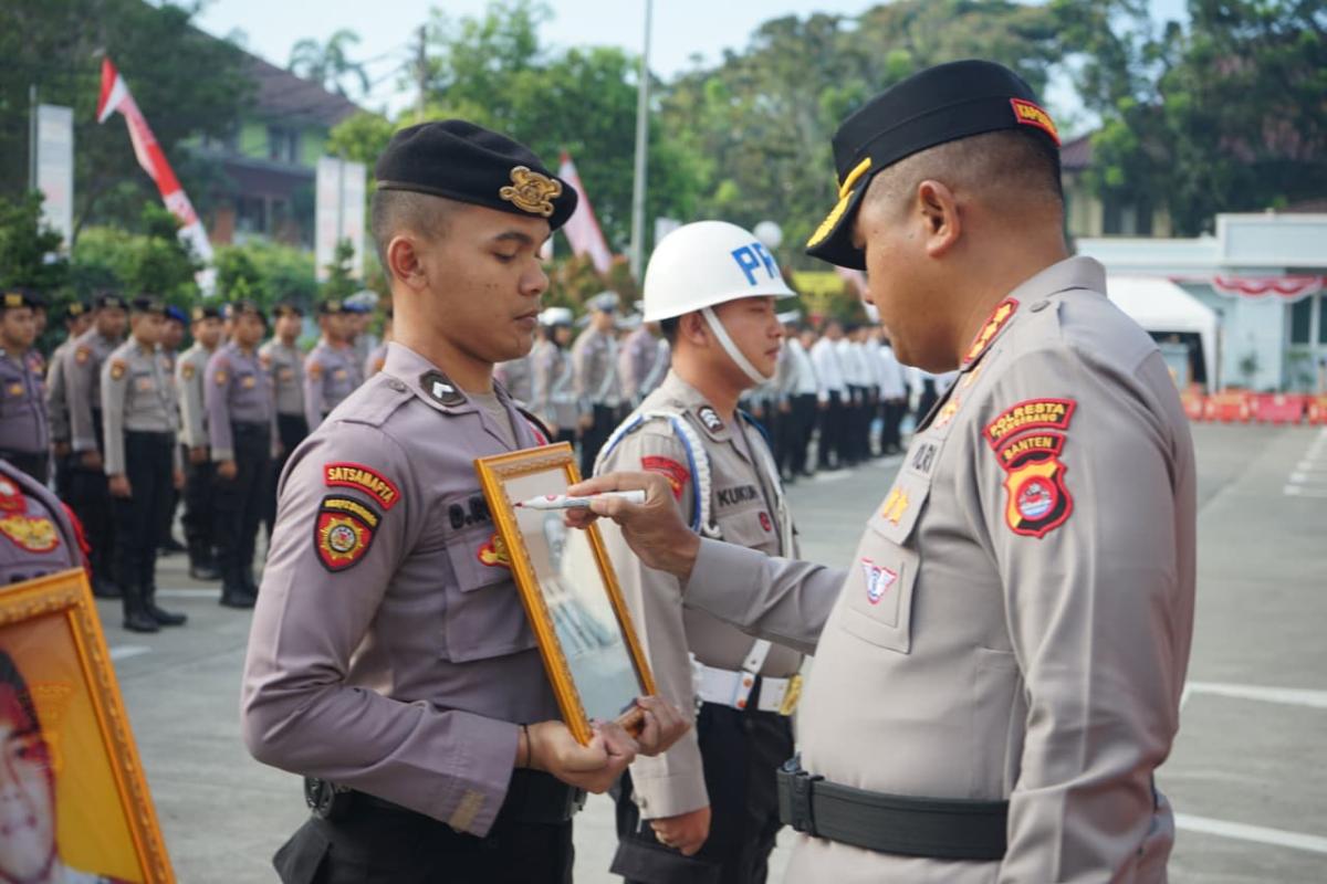 Langgar Kode Etik, Dua Anggota Polresta Tangerang Dipecat!
