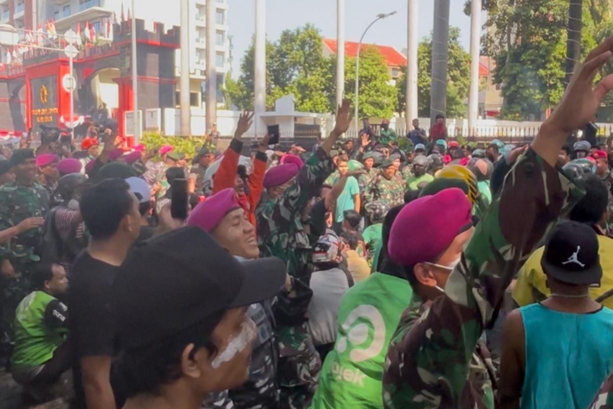 TNI Turun Tangan Redam Aksi Massa di Mako Brimob Kwitang