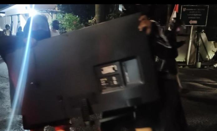 Rumah Eko Patrio Didatangi Massa, Penjarahan Terjadi di Kediaman Ahmad Sahroni