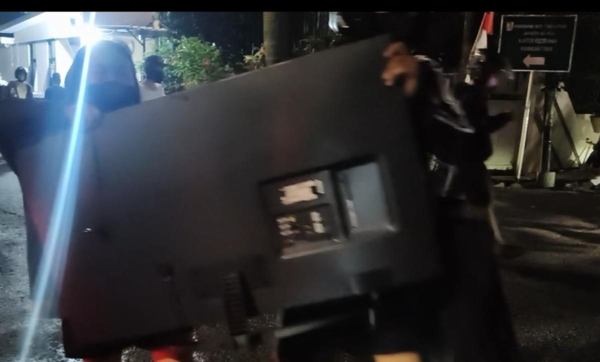 Rumah Eko Patrio Didatangi Massa, Penjarahan Terjadi di Kediaman Ahmad Sahroni
