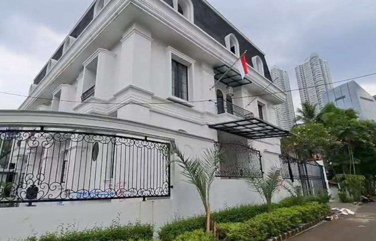 Rumah Mewah Eko Patrio Dijarah Massa Tiga Gelombang, Satpam Ungkap Detik-detik Menegangkan! 083817