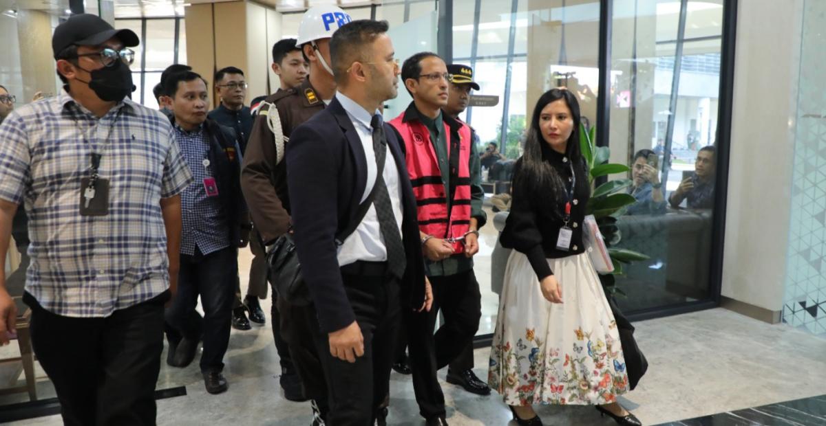 Perjalanan Nadiem Makarim: Dulu Kenakan Jaket Ojol, Kemudian Jas Menteri, Kini Rompi Tahanan Kejagung