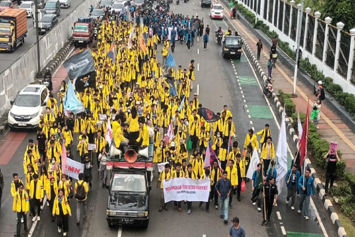 Mahasiswa Padati DPR, Desak Pemerintah segera Penuhi 17+8 Tuntutan