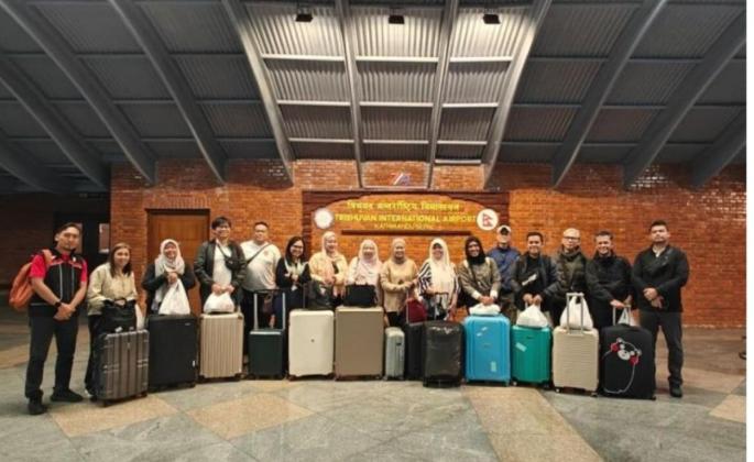 Kemlu RI Pulangkan 18 WNI dari Nepal di Tengah Kerusuhan Besar