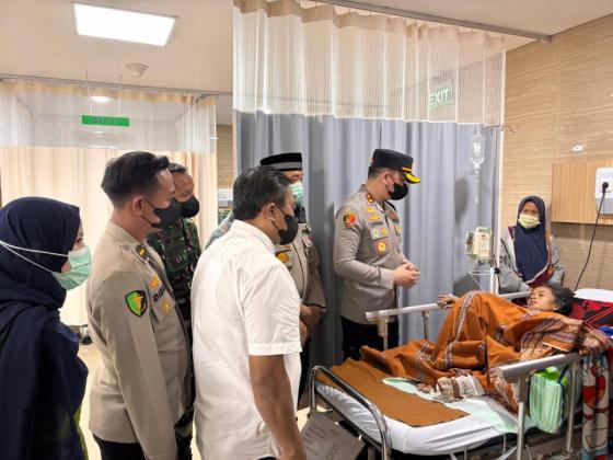 Ledakan di Pamulang: Kapolres Tangsel Berikan Dukungan Moril dan Bantuan Sosial kepada Korban