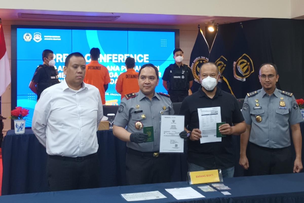 Imigrasi Jaksel Bongkar Sindikat Paspor Palsu, WNA Pakistan dan Nigeria Diamankan