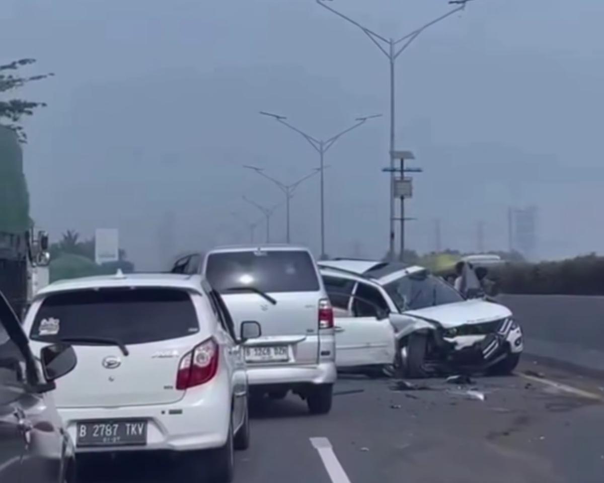 Alami Serangan Jantung, Pengemudi Pajero Tabrak Pembatas Jalan di Tol Tangerang Merak 