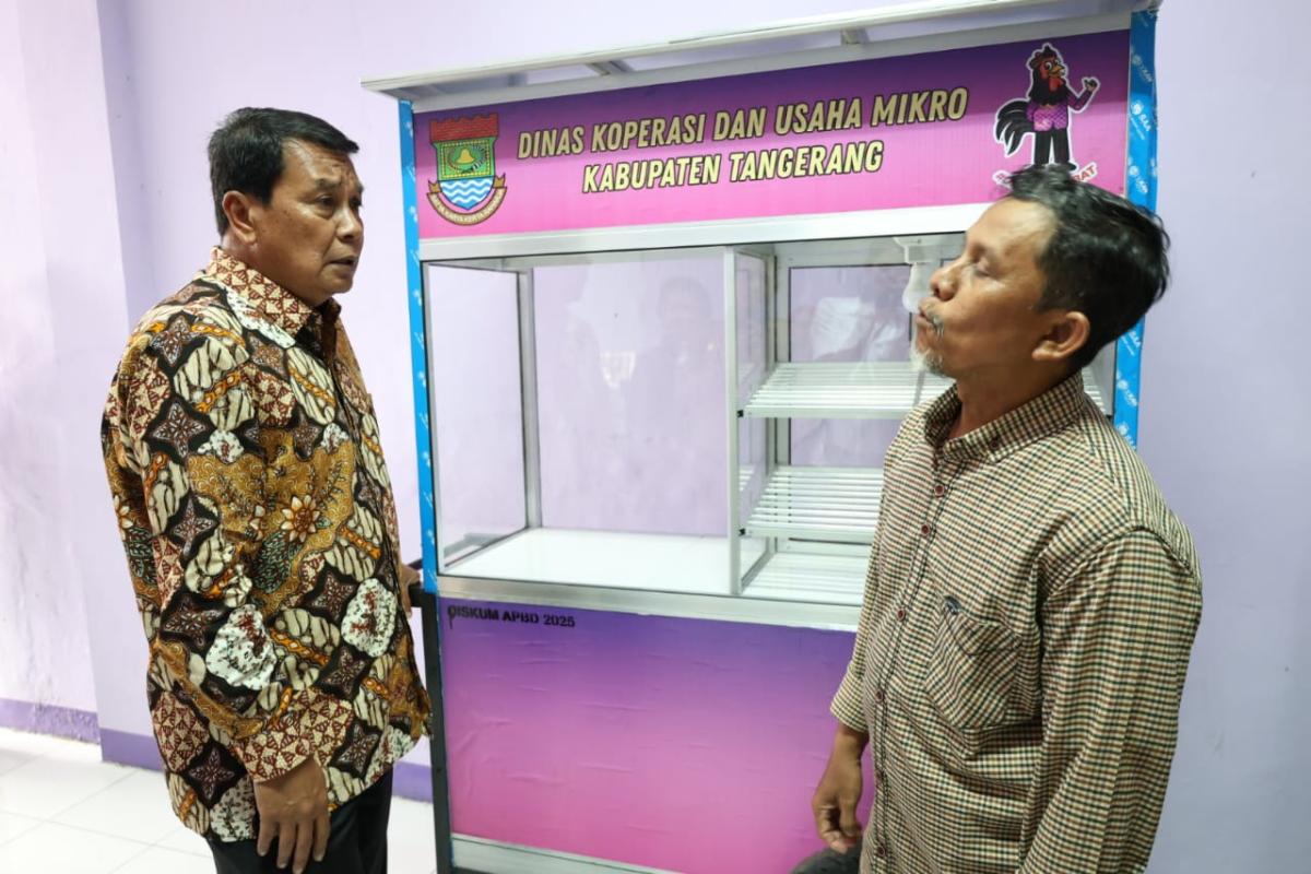 Bupati Tangerang Salurkan Bantuan Perlengkapan Usaha ke 52 Pengusaha Mikro di Legok, Dorong Kemandirian Ekonomi Lokal