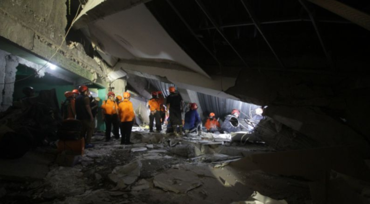 Gedung Ponpes Al-Khoziny Sidoarjo Ambruk Saat Santri Salat Berjamaah, Diduga Karena Pondasi Tidak Kuat