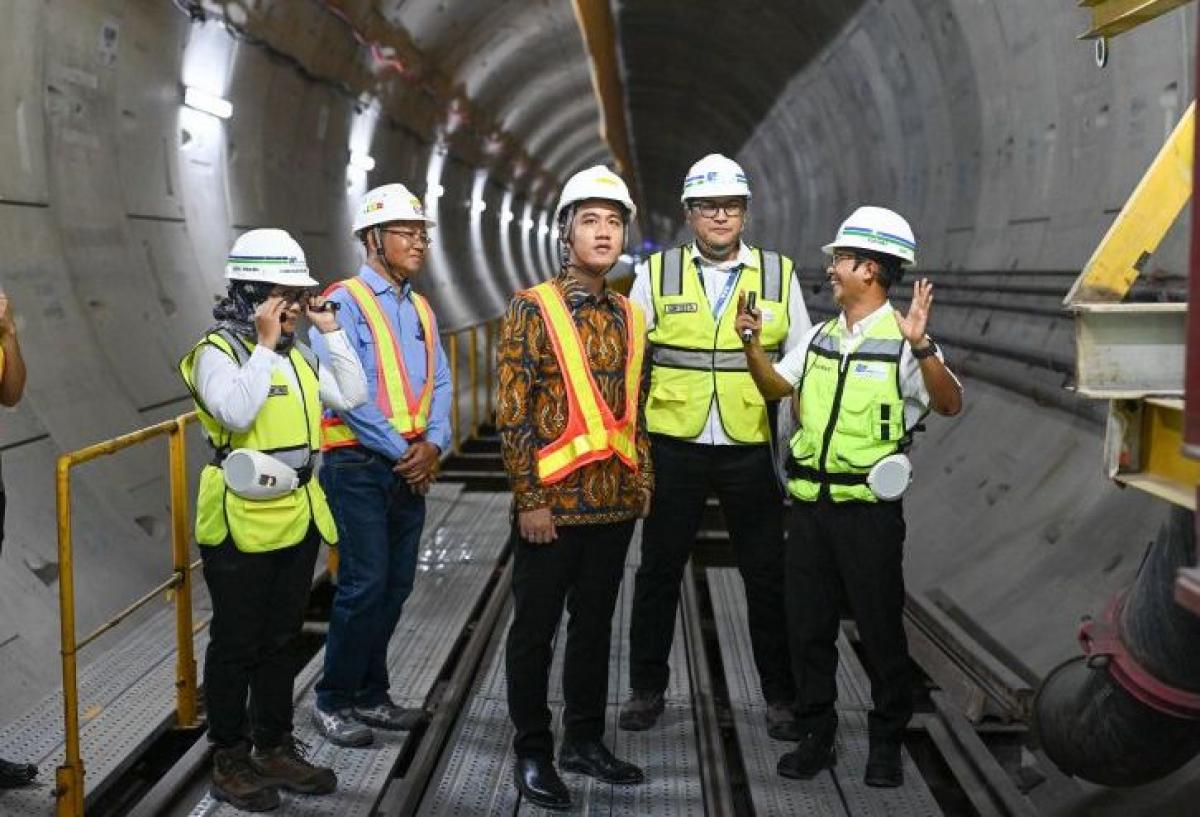 Gibran Ingatkan Pembangunan MRT Jakarta Fase 2A Perhatikan Target